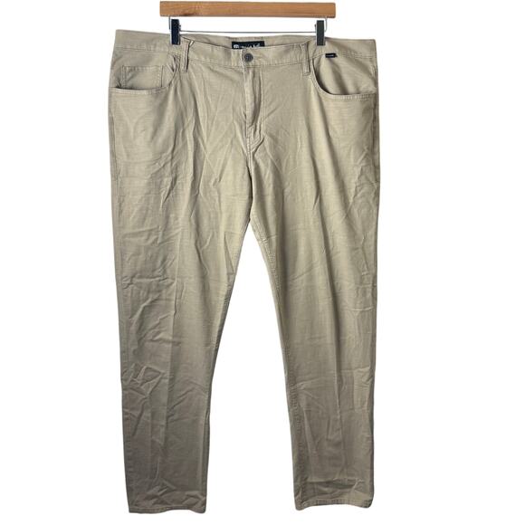 Travis Mathew Golf Pants Mens Size 40 Tan Open to Close Chino Stretch Athletic - Picture 1 of 9